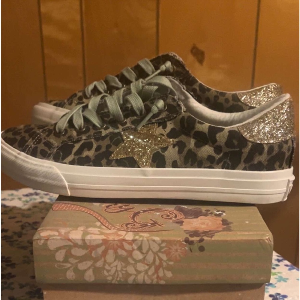 Sneakers, cheetah print